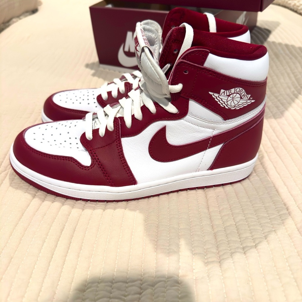 AIR JORDAN 1 RETRO HIGH OG
Never Worn! Brand New!